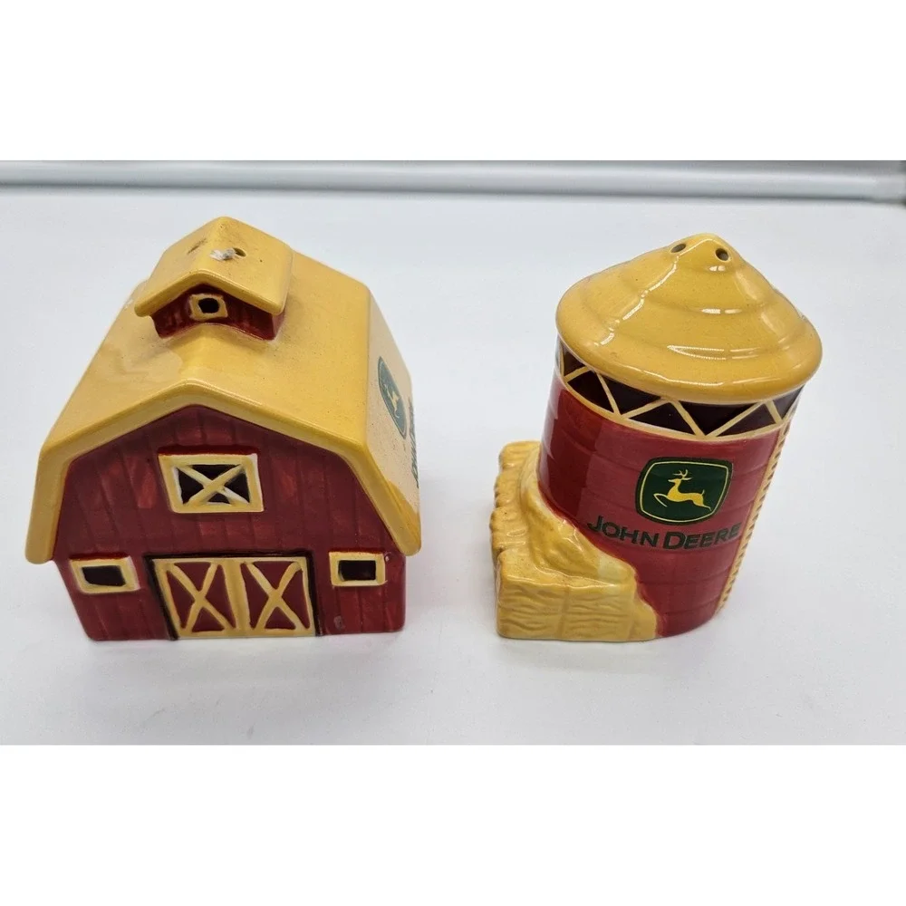John Deere Salt and Pepper Shakers‎ Set Ceramic Barn and Silo Red Yellow Logo